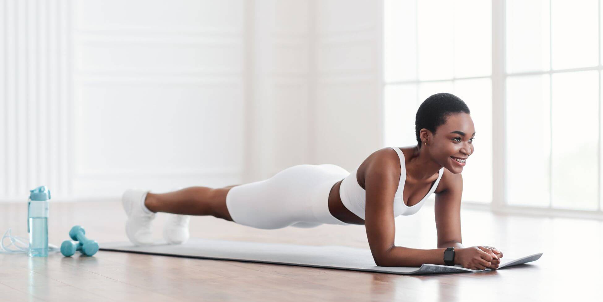 棒式不是撐著就有效！避開平板支撐常見錯誤，掌握5種變化式瘦全身